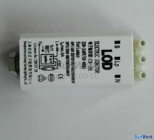CD-7电子触发器灯具厂家上海宏达节能照明生产的灯具CD-7电子触发器功率大小有70W/100W/150W/175W/250W/400W,该规格金卤灯电子触发器按产品型号可分CD-7;CD-7H,光源采用优质气体放电灯灯泡,按照不同场所实际需要,CD-7电子触发器等灯具普遍具有防水防尘防腐防爆等各种优量性能,CD-7电子触发器按照15年使用寿命的高标准设计,我公司对CD-7电子触发器灯具普遍8年保用,70W/100W/150W/175W/2光源保用13个月,终身免费维护,对于金卤灯电子触发器特别要求场所合